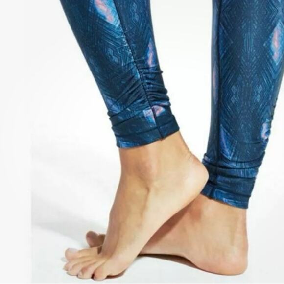 Calia by Carrie Underwood Printed Ruched Ankle Workout Leggings Size M Athletic - Picture 4 of 12